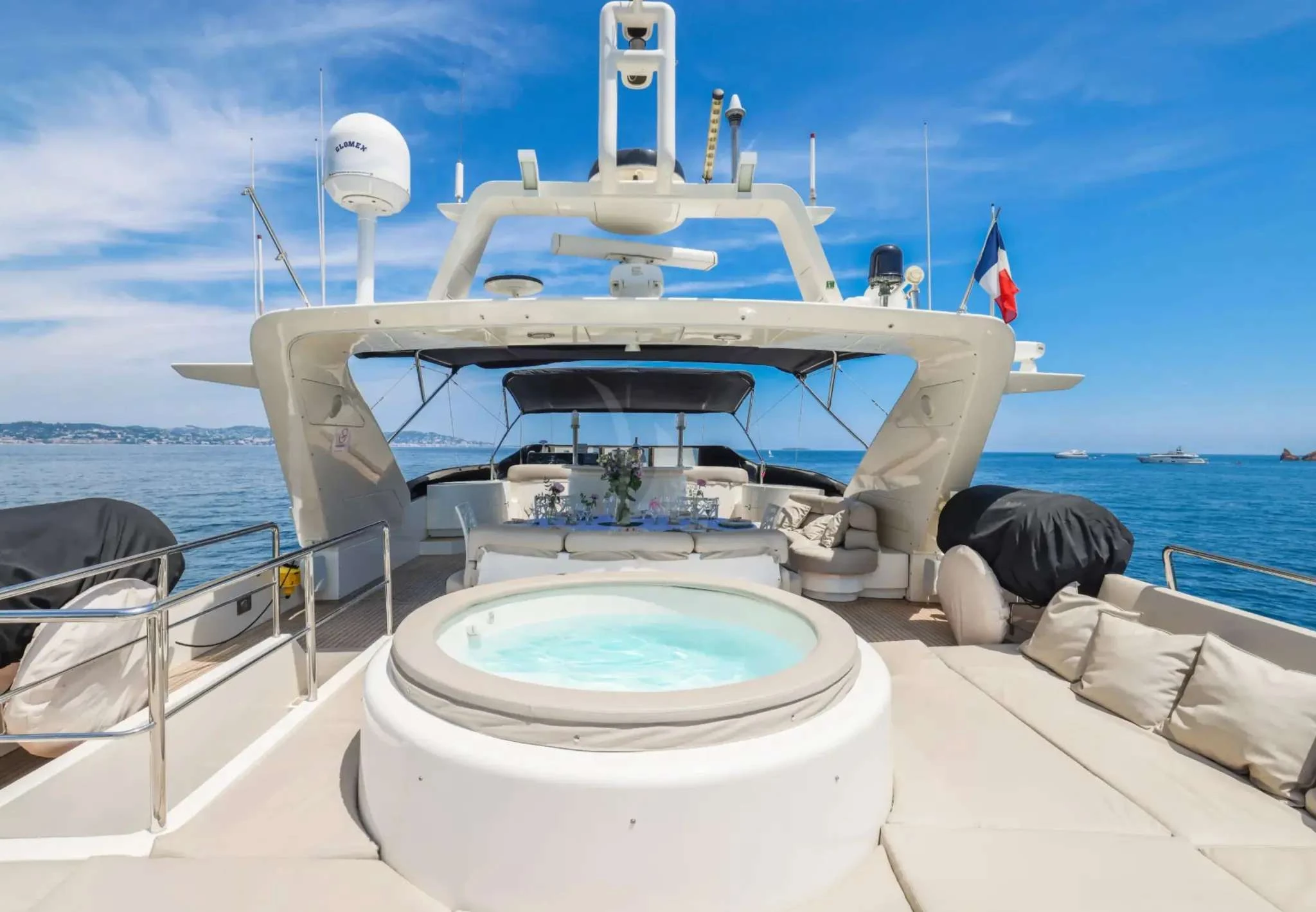 Yacht privé organisé pour un transfert de Cannes vers La Guérite