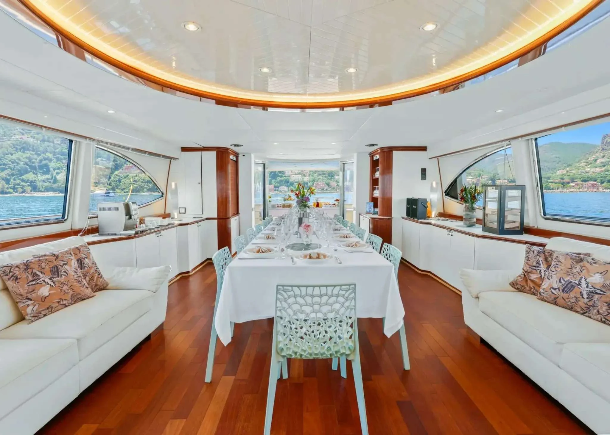 Invités corporate à bord d’un yacht à Cannes